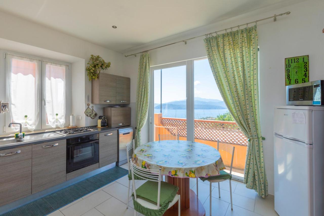 Residenza Bellavista - Helloelba Apartment Capoliveri  Bagian luar foto