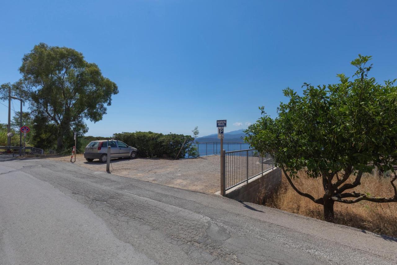 Residenza Bellavista - Helloelba Apartment Capoliveri  Bagian luar foto